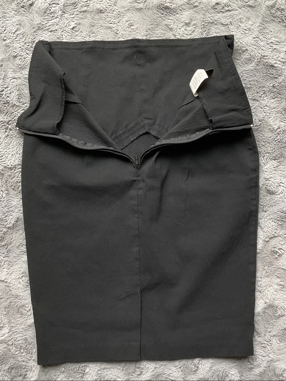 Black stretchy business pencil midi skirt